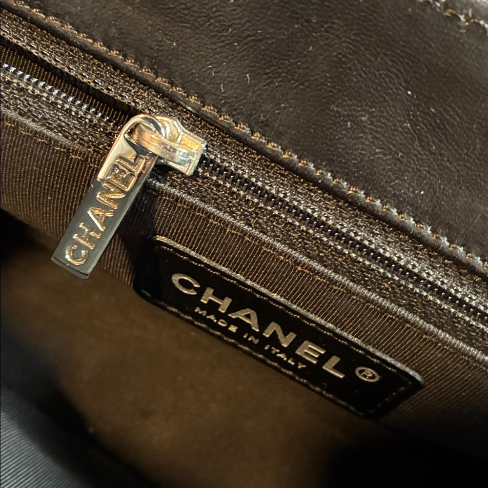 Authentic Vintage CHANEL Camellia No. 5 baguette - Picture 15 of 16